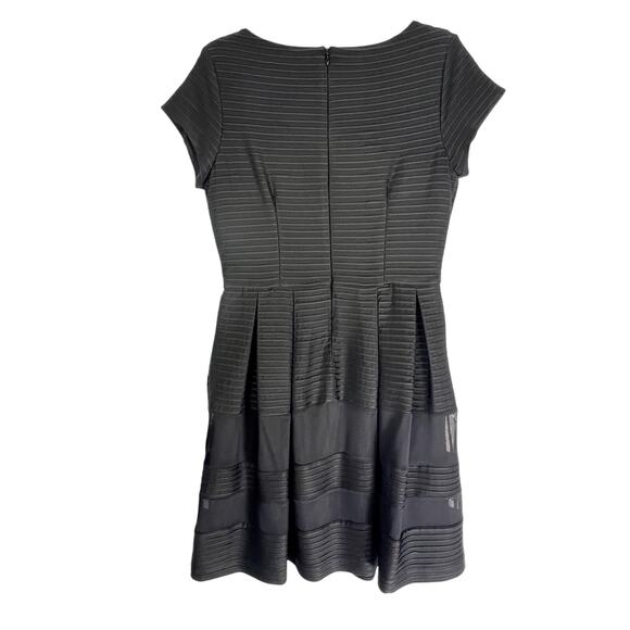 Taylor Black Short Sleeve Fit & Flare Back Zipper To Knee Cocktail Dress Size 10 - Picture 4 of 9